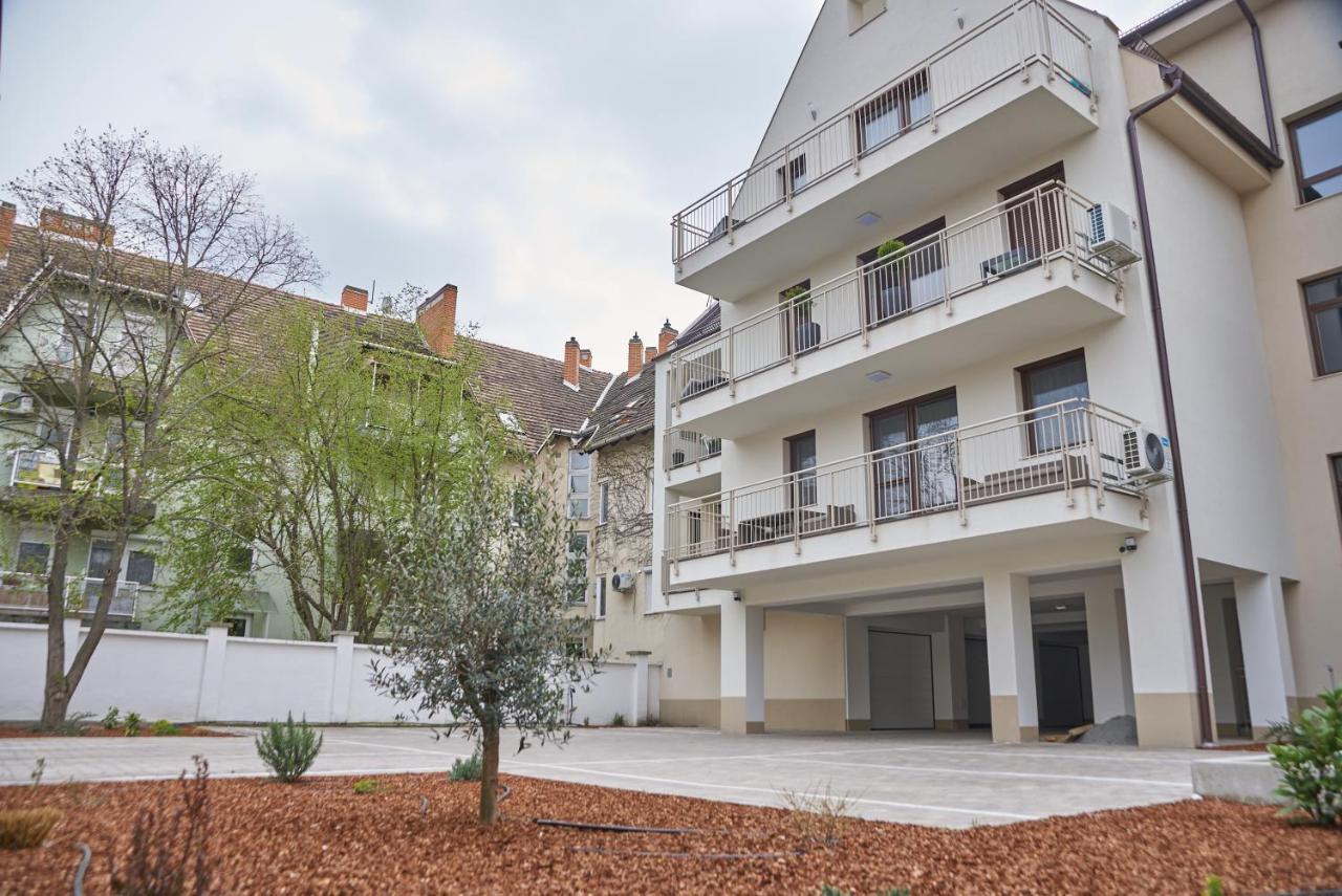 Sunlight Red Szeged Apartment Exterior photo
